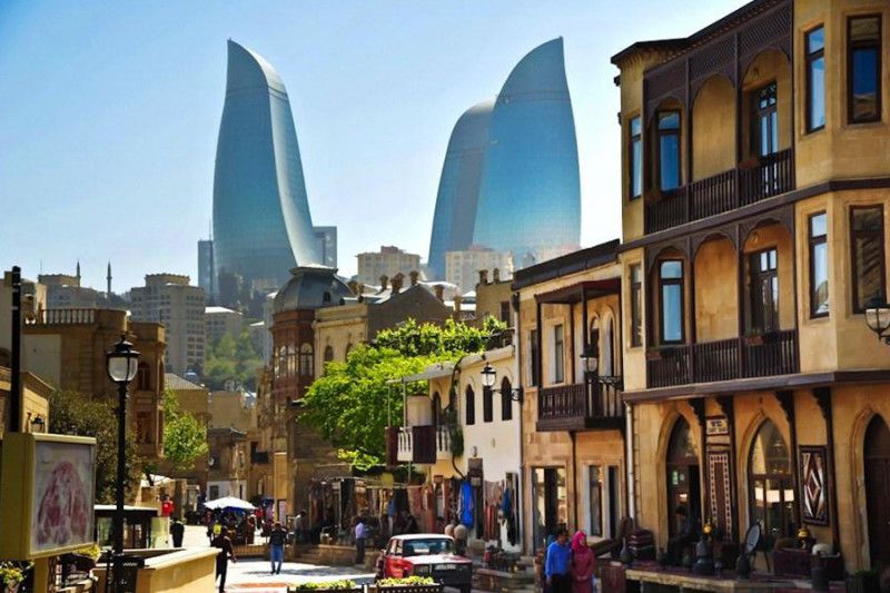 Group tour in Baku